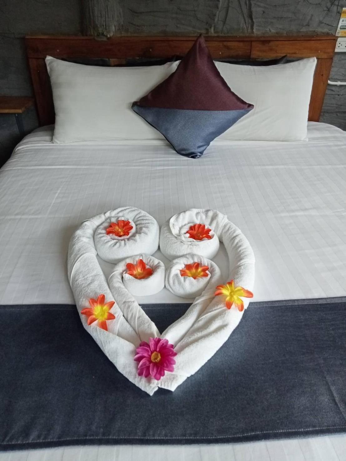 Keeree Loft Resort Thong Pha Phum Exterior foto